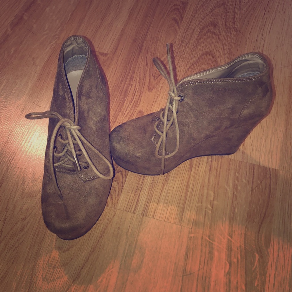 Wedge boot